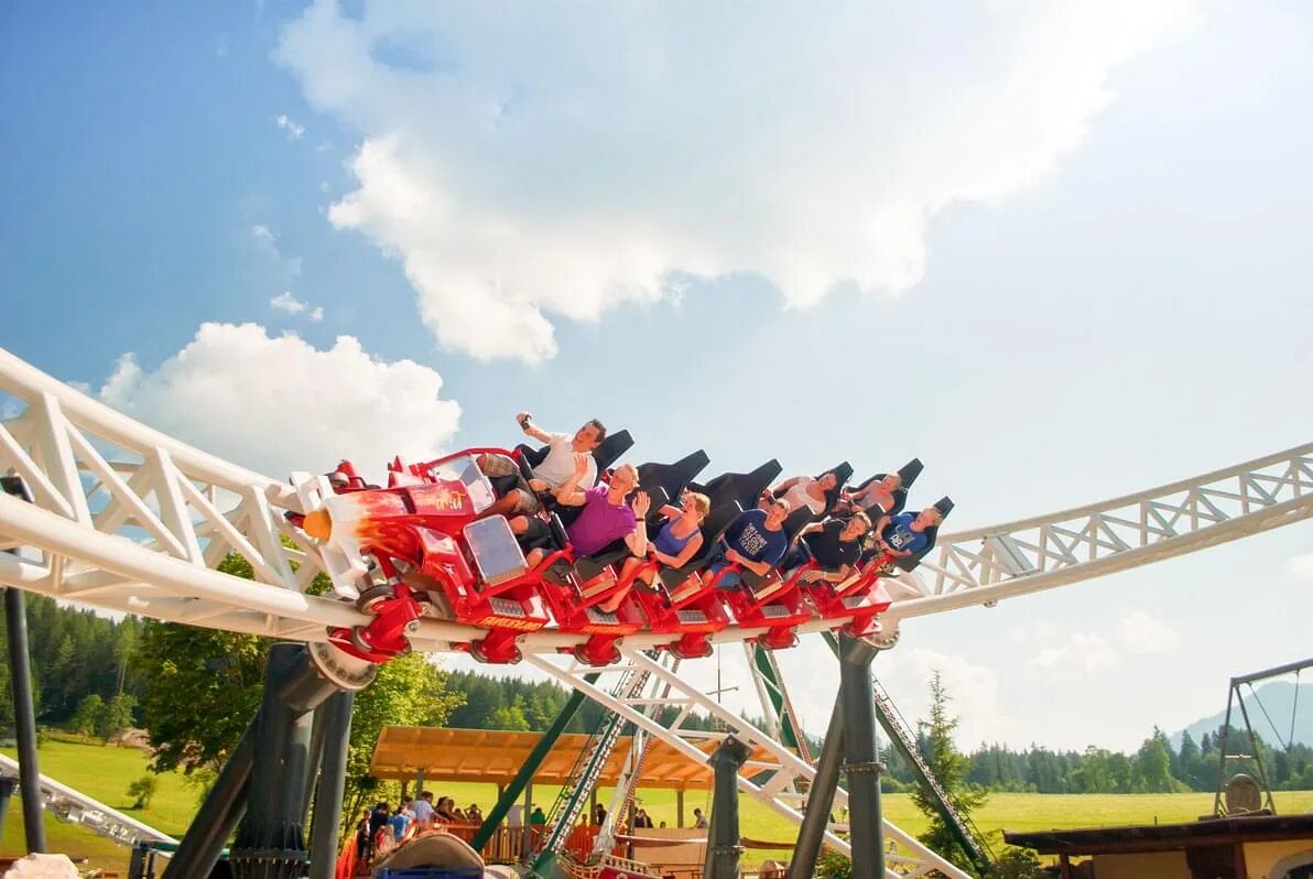 Action auf der Achterbahn im Familienland