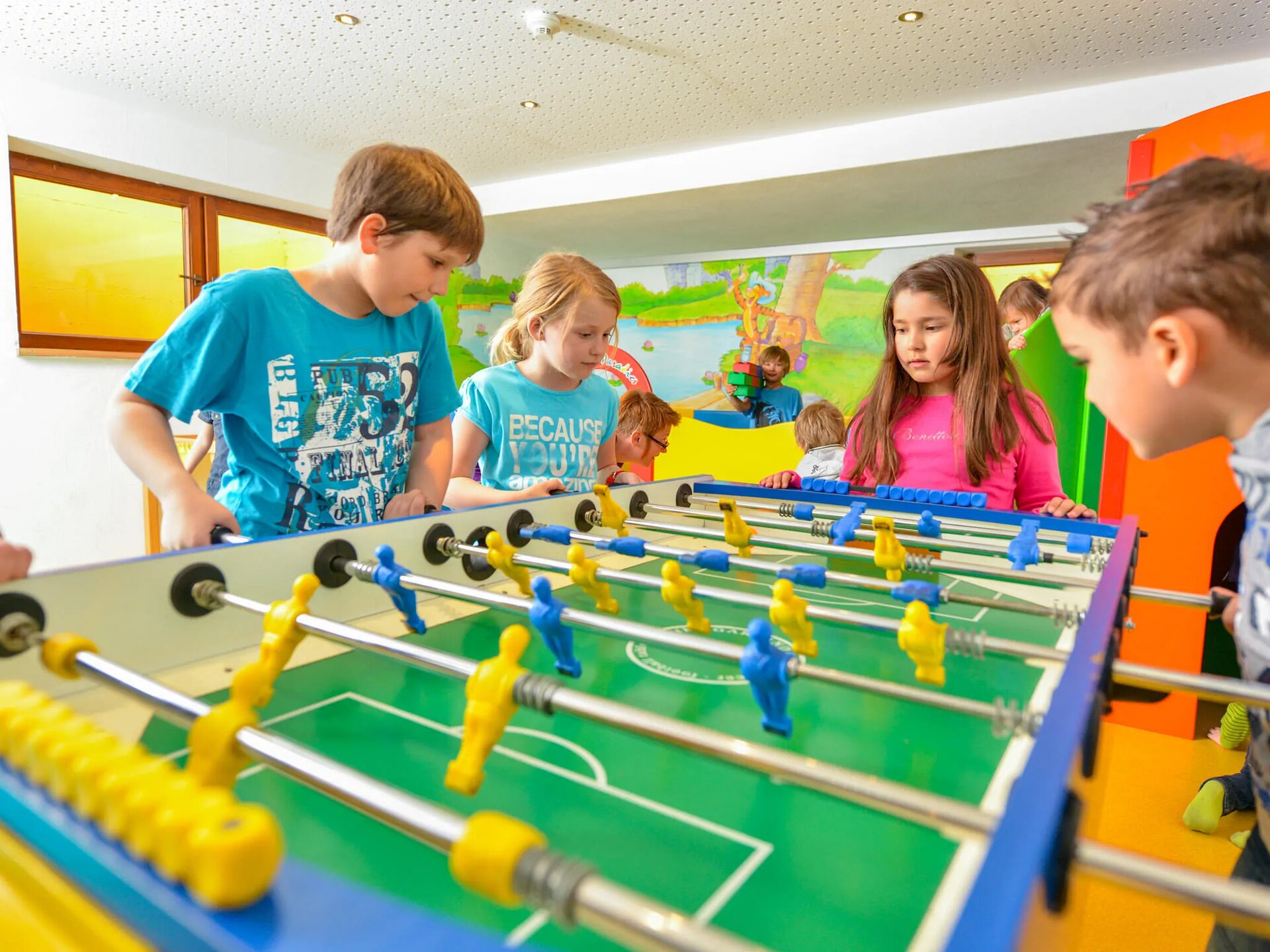 Tischfußball im Spielzimmer