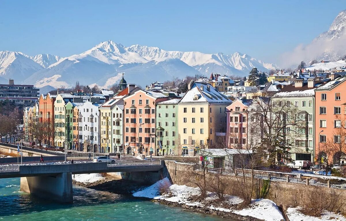 Innsbrucker Stadtansicht mit Bergen