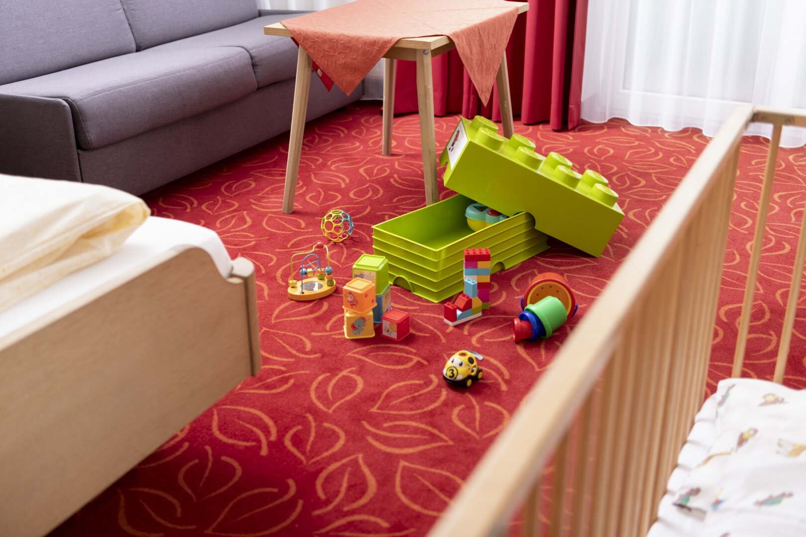 Babyspielkiste für die Allerkleinsten — desinfiziertes Babyspielzeug für Euren Urlaub